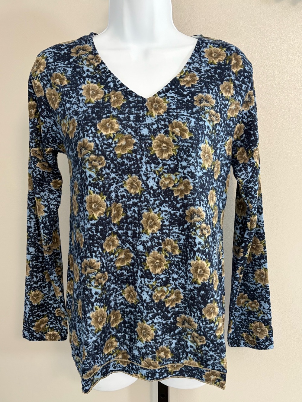 NWT Yak n Yeti- V-Neck Long Sleeve Floral Top - Blue & Brown